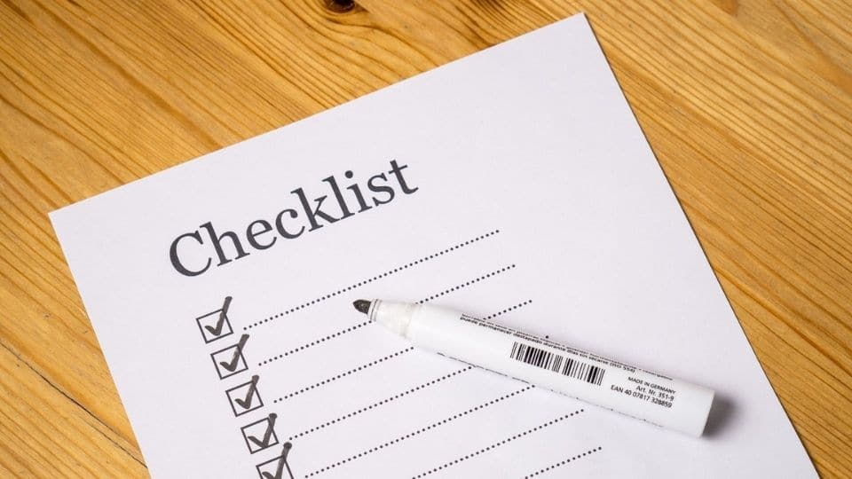 image shows how you can use checklist as a lead magnet 